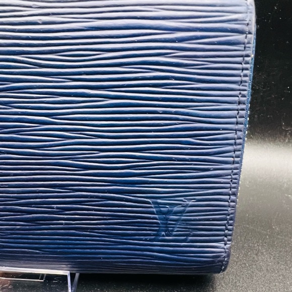 Louis Vuitton Zippy long wallet in blue Epi leather. With silver hardware. VGUC💙 - Picture 2 of 12